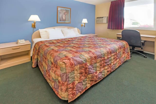 1 Queen Bed Non-Smoking