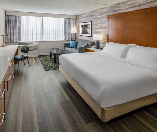 1 KING BED WITH SOFABED - SHOWER
