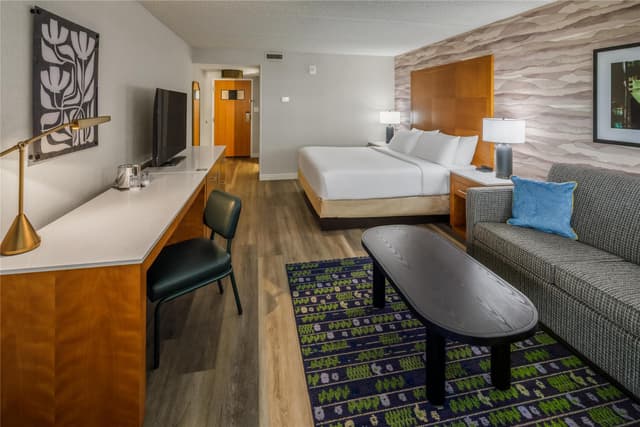 1 KING BED WITH SOFABED - SHOWER