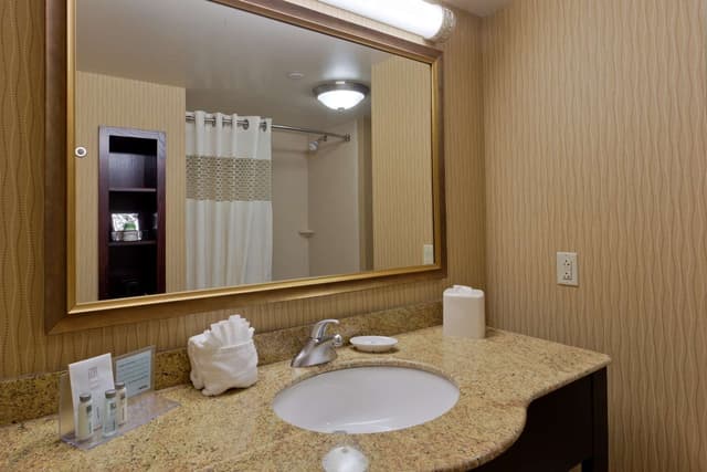 2 QN BEDS W/ FRIDGE/MICROWAVE NONSMOK