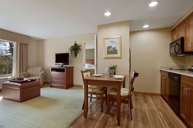 1 KING 1 BEDROOM SUITE NONSMOKING