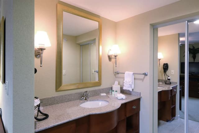 2 QUEEN BEDS 1 BEDROOM SUITE NONSMOKING