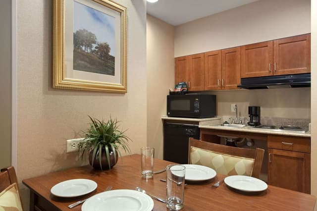 2QUEEN HEARING ACCESSIBLE SUITE NONSMOKING
