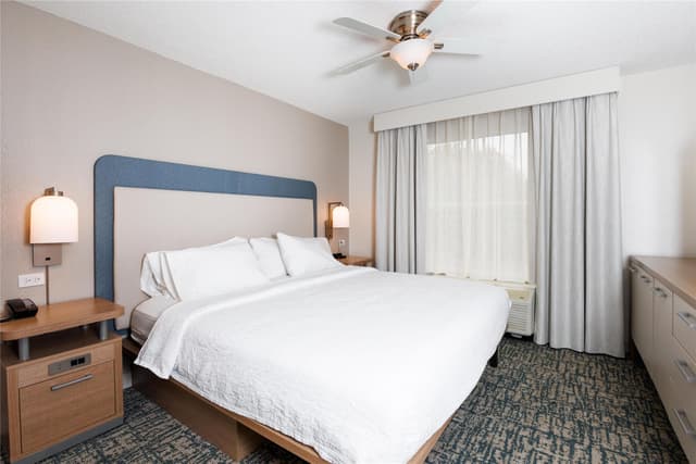 1 KING 1 BEDROOM SUITE NONSMOKING