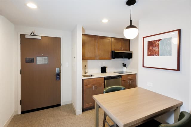 1 KING BED STUDIO SUITE NONSMOKING