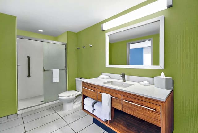 1 QUEEN BED 1 BEDROOM SUITE NONSMOKING