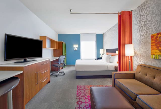 1 KING BED STUDIO SUITE NONSMOKING