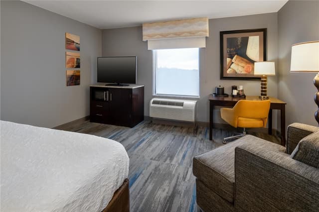 1 KING BED NONSMOKING