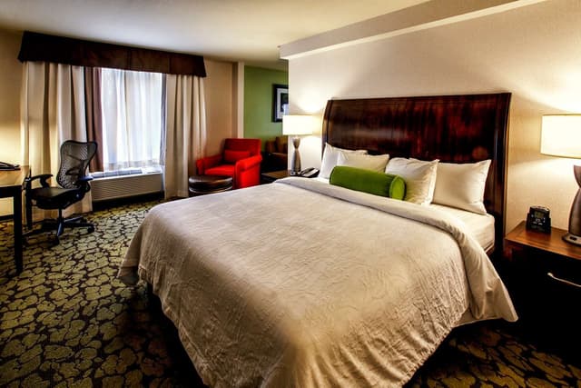 1 KING BED DELUXE ALCOVE