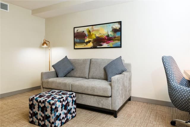 1KING BED JUNIOR SUITE WITH SOFABED