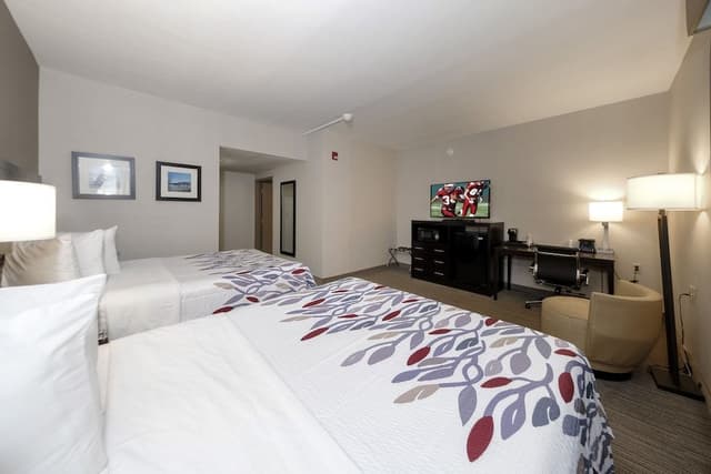 Suite, 2 Queen Beds, Non Smoking, Lake View