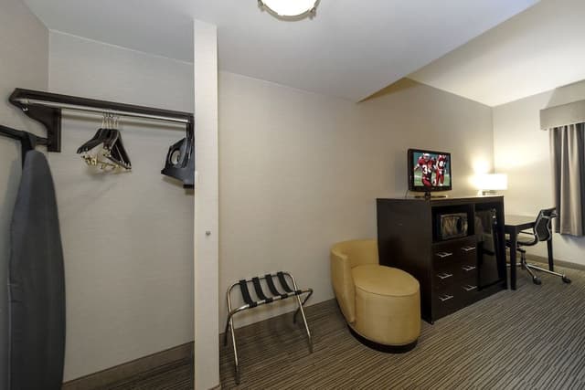 Suite, 2 Queen Beds, Non Smoking, Lake View