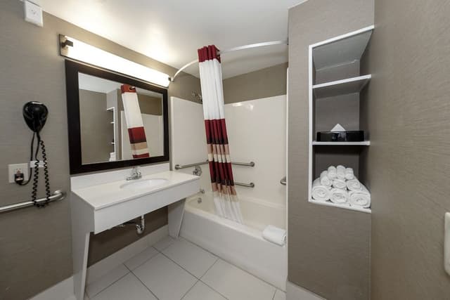 Suite, 1 King Bed, Accessible, Non Smoking