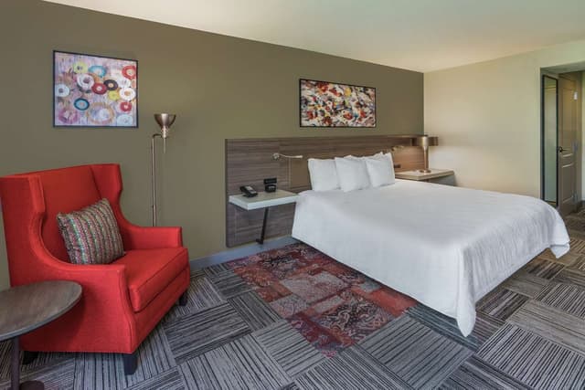 1 KING BED NONSMOKING