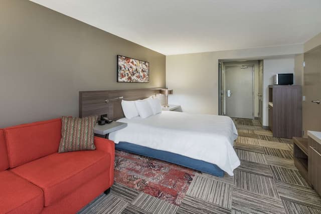 1 KING BED WITH SOFABED NONSMOKING