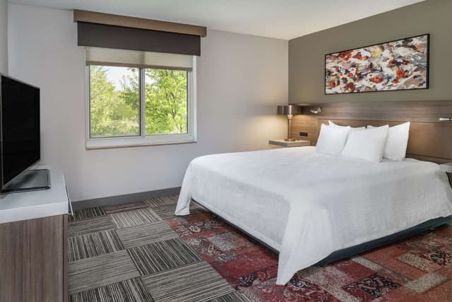 1 KING 1 BEDROOM WHIRLPOOL SUITE