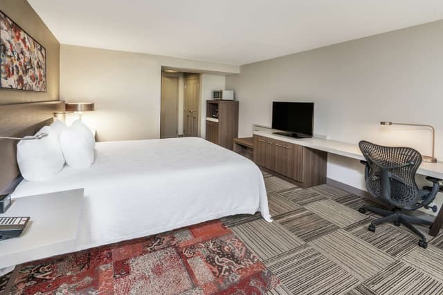 1 KING BED NONSMOKING