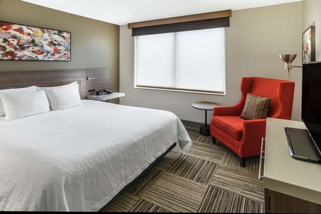 1 KING BED JUNIOR SUITE WITH SOFABED NOSMOKE