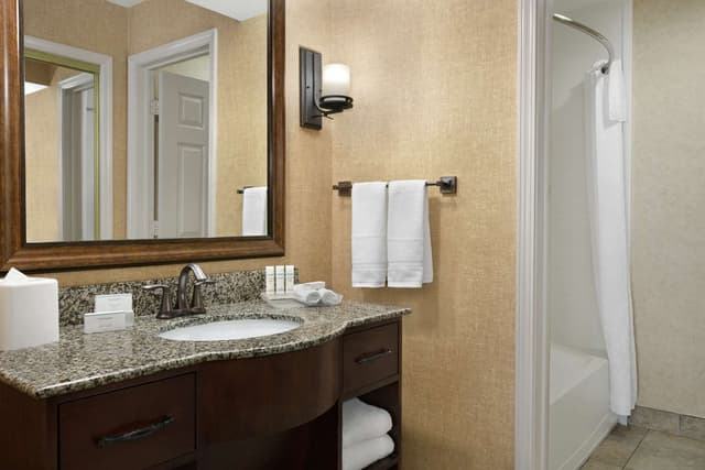 1 KING BED1 BEDROOM SUITE NONSMOKING