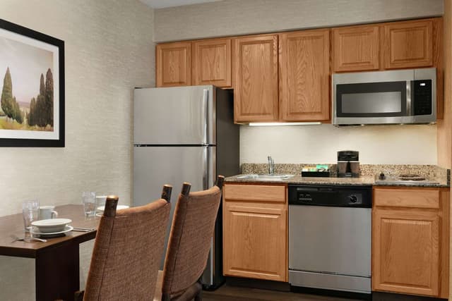 2 BDRM/2 BATH SUITE-1 KING/2 QN BEDS NONSMOK
