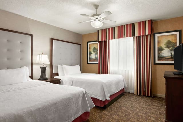 2 BDRM/2 BATH SUITE-1 KING/2 QN BEDS NONSMOK