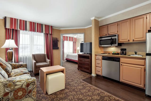 1 KING BED1 BEDROOM SUITE NONSMOKING