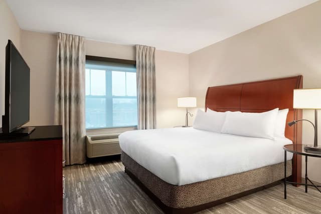 1 KING SUITE HEARING ACCESSIBLE WITH BATHTUB