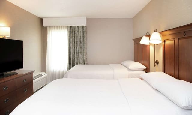 2 DOUBLE BEDS 1BDRM SUITE NONSMOKING