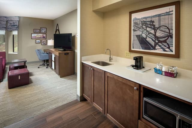 1 KING 1 BEDROOM SUITE NONSMOKING