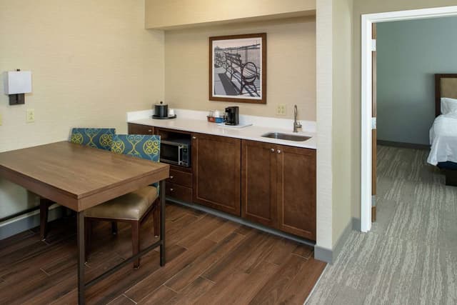 1 KING 1 BEDROOM SUITE NONSMOKING