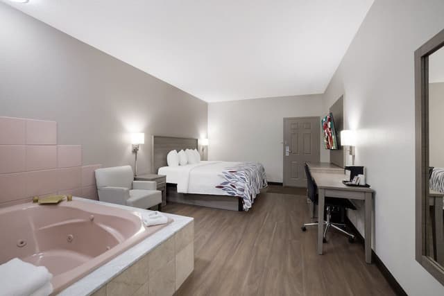 Superior Room, 1 King Bed, Non Smoking, Jetted Tub