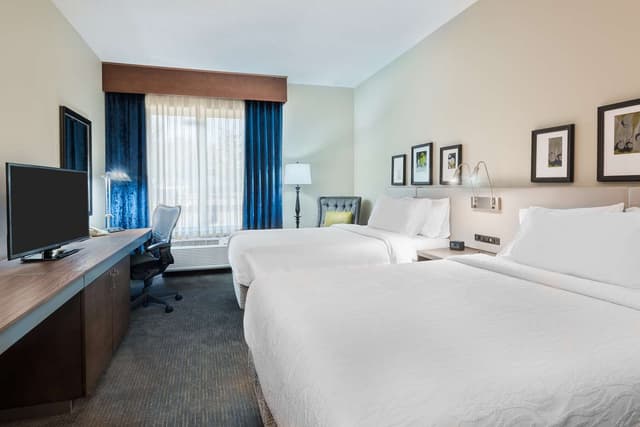 2 DOUBLE BEDS