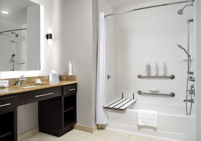 Suite, Accessible, Bathtub (Mobility/Hearing)