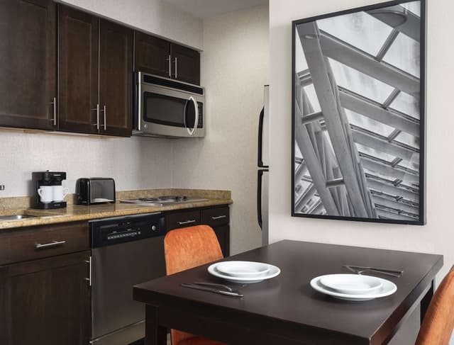 Suite, Accessible, Bathtub (Mobility/Hearing)