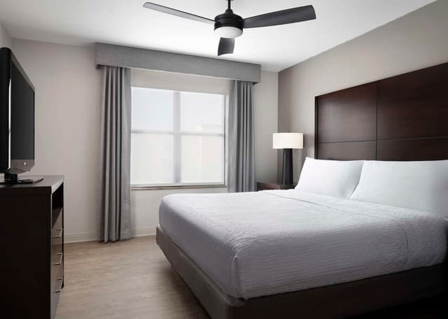 1 KING BED 1 BEDROOM SUITE NONSMOKING
