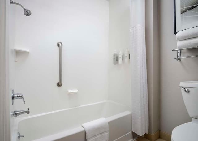 2 QUEEN BEDS 1 BEDROOM SUITE NONSMOKING