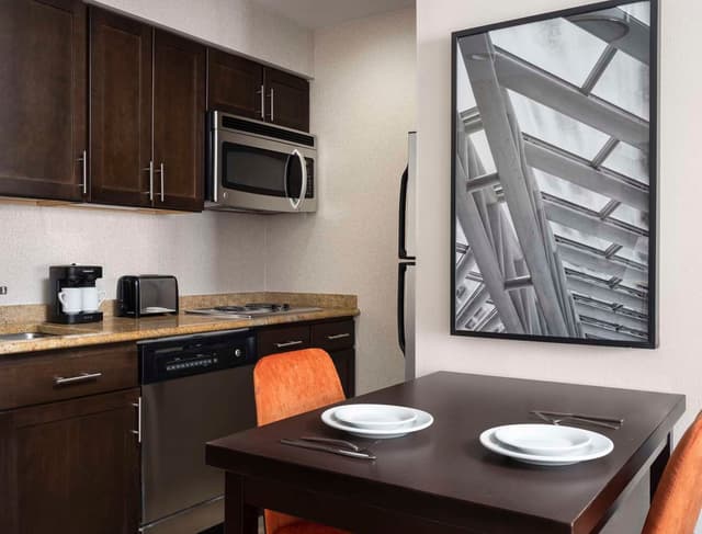 2 QUEEN BEDS 1 BEDROOM SUITE NONSMOKING