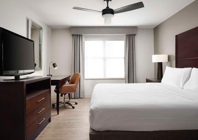 1 KING BED 1 BEDROOM SUITE NONSMOKING