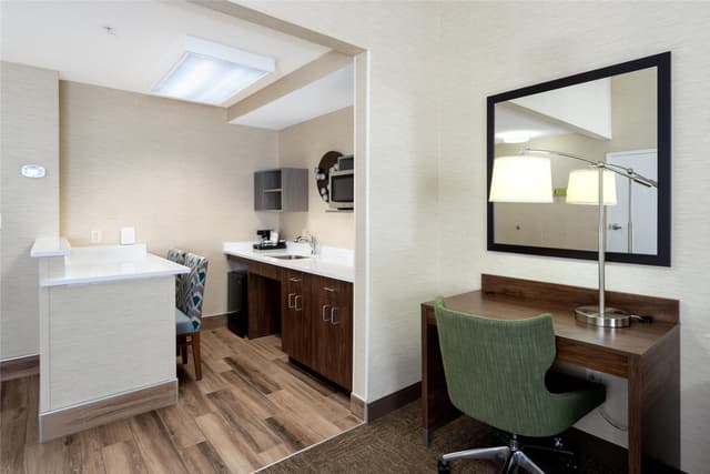 1 KING MOBILITY ACCESS TUB SUITE NONSMOKING