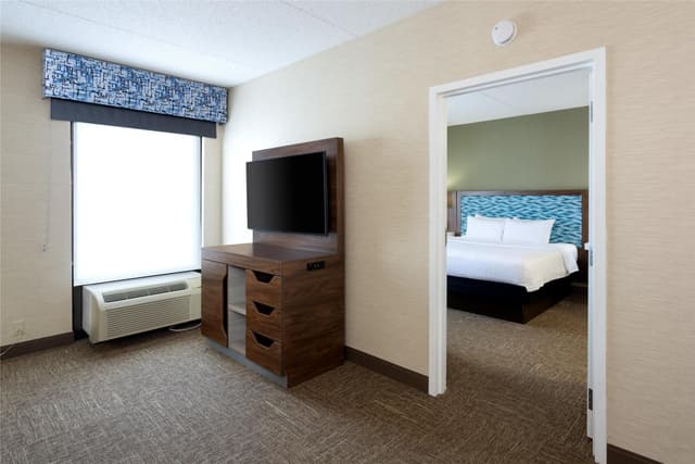 1 KING BED 1BDRM SUITE NONSMOK
