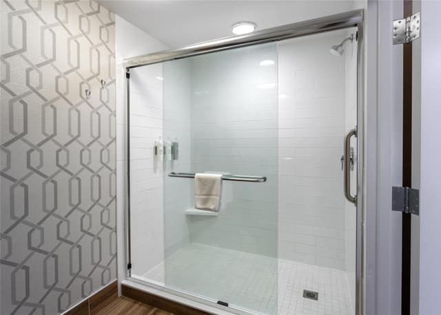 1 KING BED 1BDRM SUITE NONSMOK