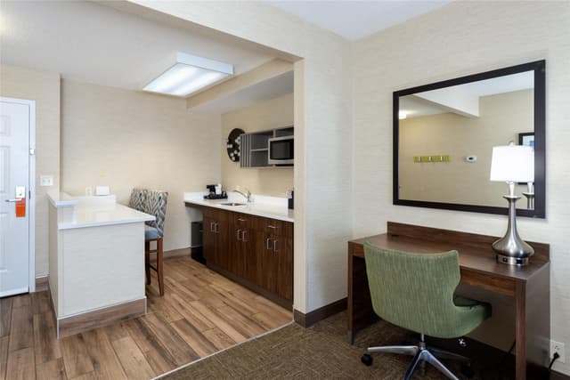 1 KING BED 1BDRM SUITE NONSMOK