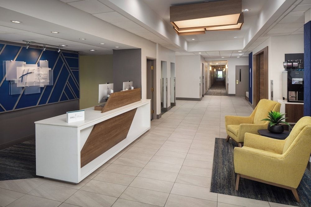 HOLIDAY INN EXPRESS & SUITES A1