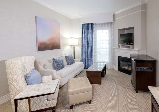 1 King Suite Whirlpool Non Smoking