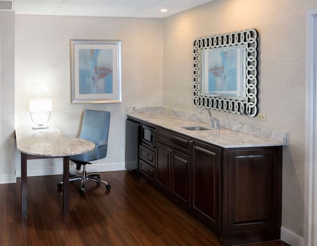 1 King 1 Bedroom Suite Non Smoking
