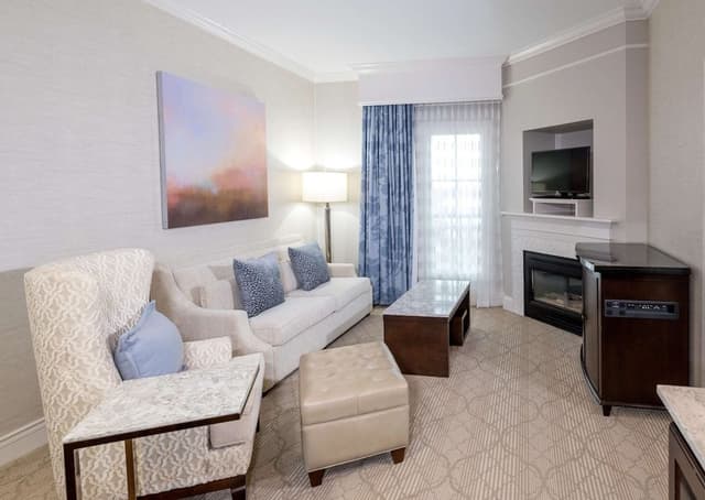 1 King Suite Whirlpool Non Smoking