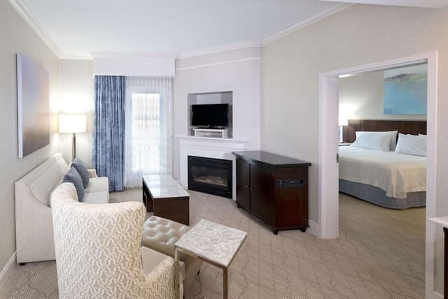 1 King Suite Whirlpool Non Smoking