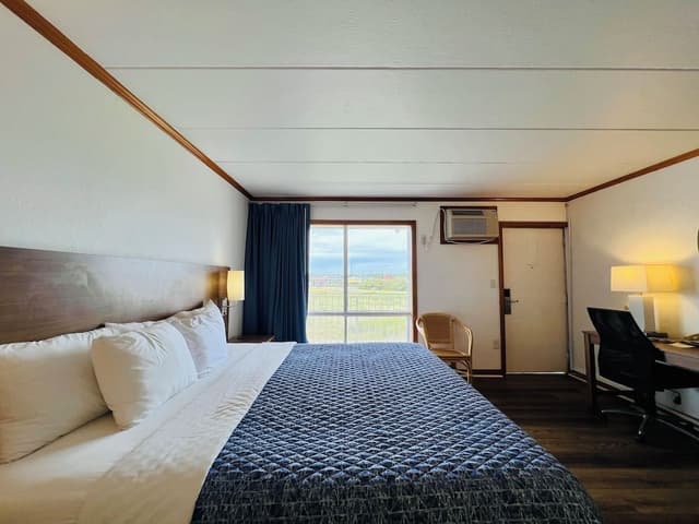 King Suite with Ocean View - Non Smoking