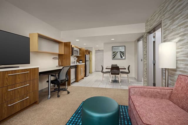1 KING BED 1 BEDROOM SUITE NONSMOKING