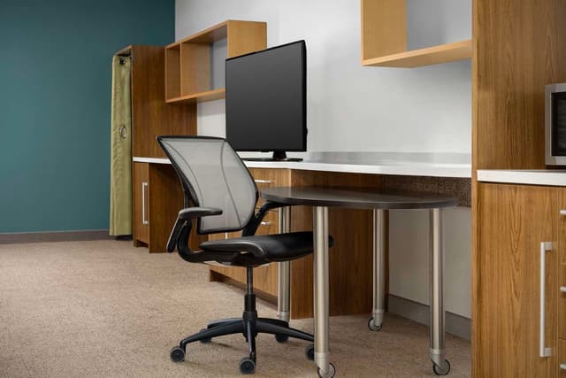 1KING HEARING ACCESSIBLE STUDIO SUITE NOSMOK